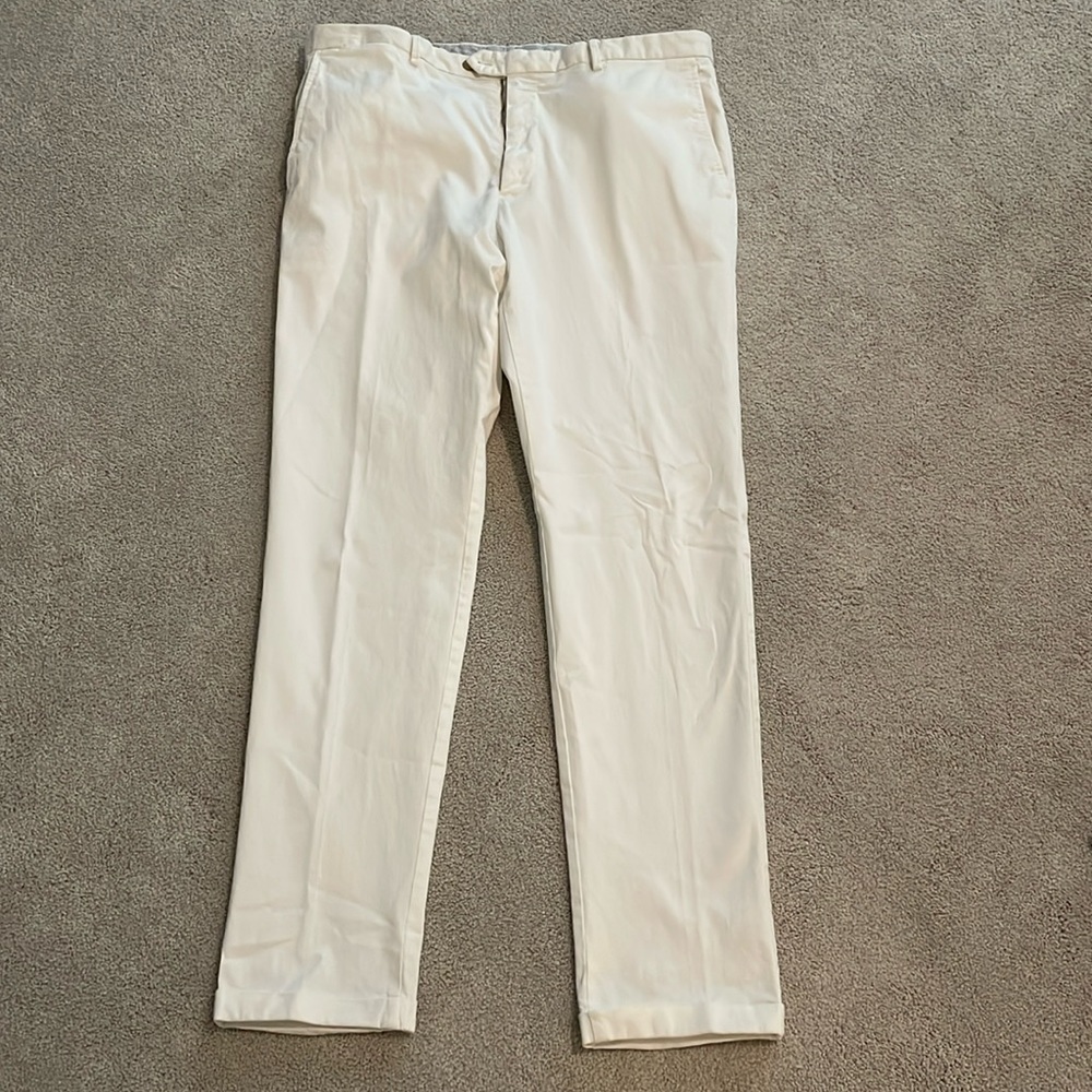 Vineyard Vines white chinos